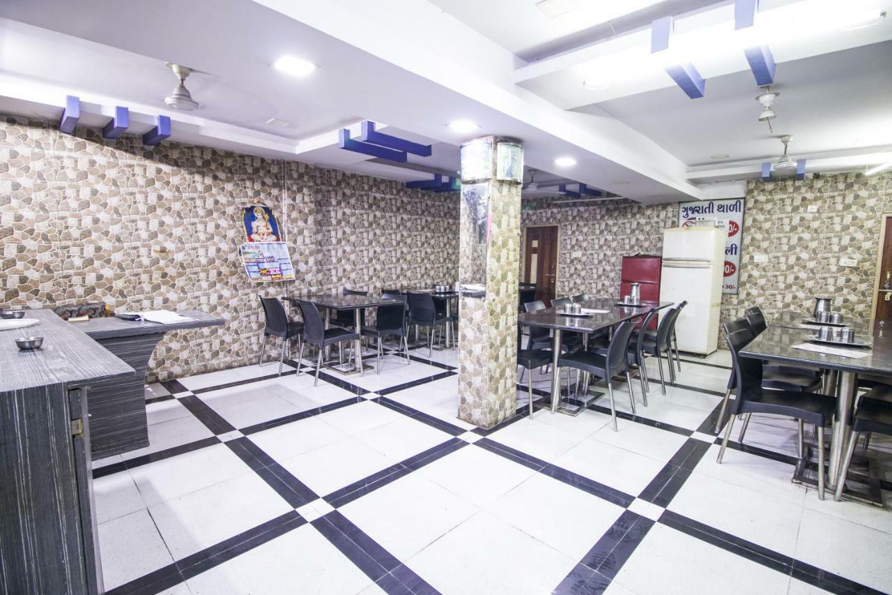 Hotel Gujarat Palace Ujjain Exterior foto